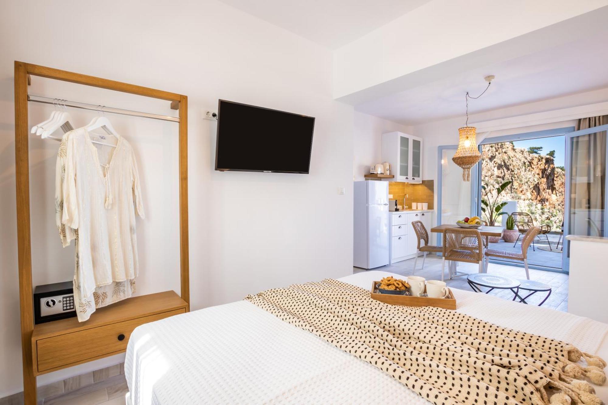 Yploui Suites Karpathos Town  Exterior photo